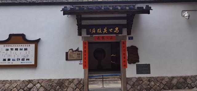 福州这家新华书店，位于名人街鳌峰坊，还是网红风格