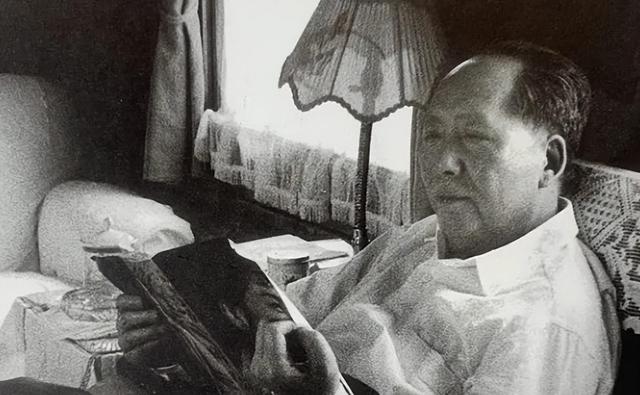 1976年运送毛主席遗体，发生三个“想不到”，华：人民不想主席走