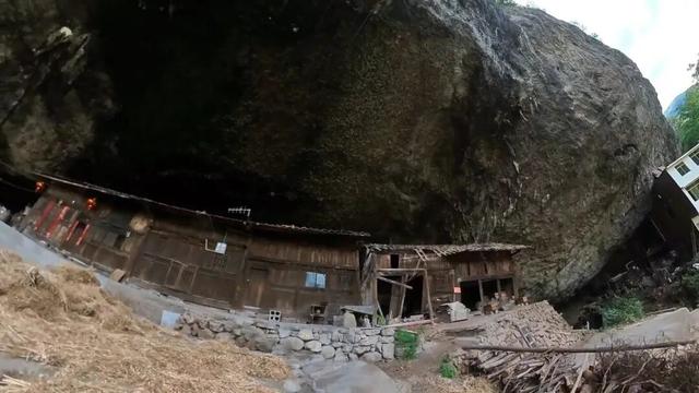 重庆綦江大山深处发现岩洞人家，几代人逍遥自在生活近百年