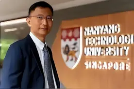 坑哭美国！抛弃中国籍加入美国，卧薪尝胆30年为中培养百名科学家图片