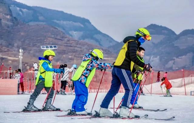 铜川周末两日游攻略：冰瀑奇观滑雪激情解锁极致冰雪之乐