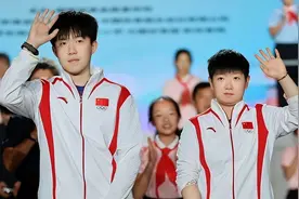 王楚钦孙颖莎官宣新身份，受聘当“校长”！图片