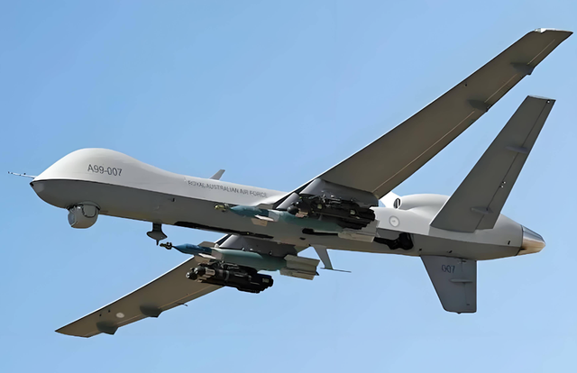 “九天”16吨空天航母首飞，可一次放飞百架无人机，美俄压力倍增