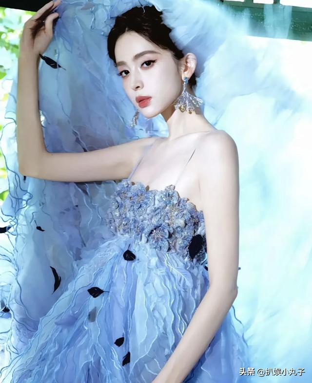 难怪郭富城忍不住合照！这女人风情万种，是个男人看了都五迷三道