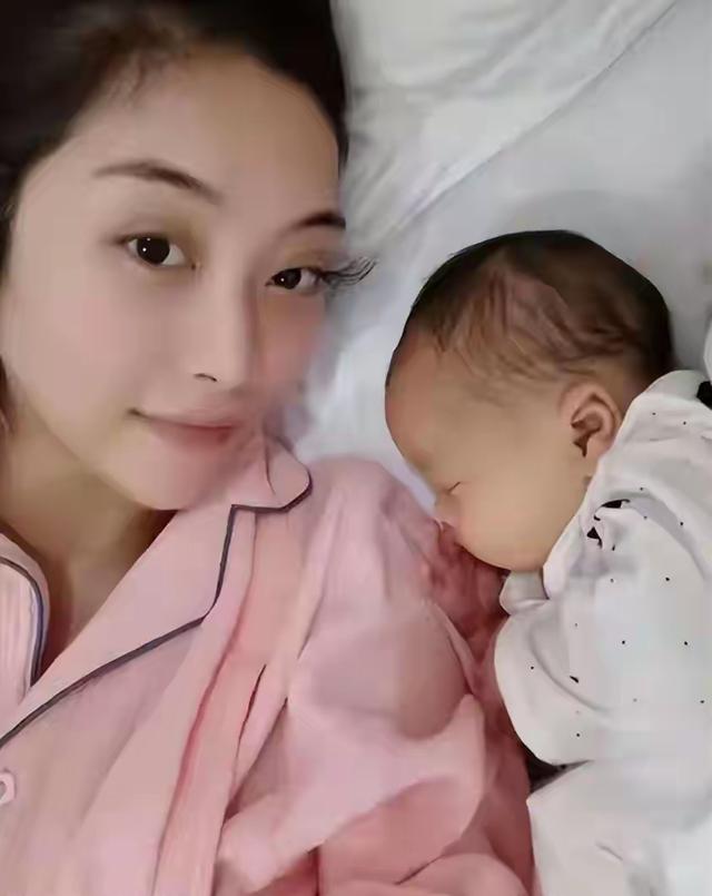 花50万“买英国精子生3娃”的山东女人，7年后现状曝光：她独美