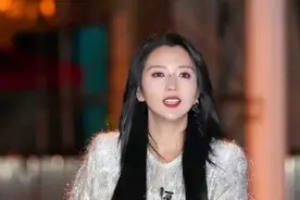 何洁瘦了70斤后，美得让人眼前一亮，完全看不出是三个孩子的妈 ​​​图片
