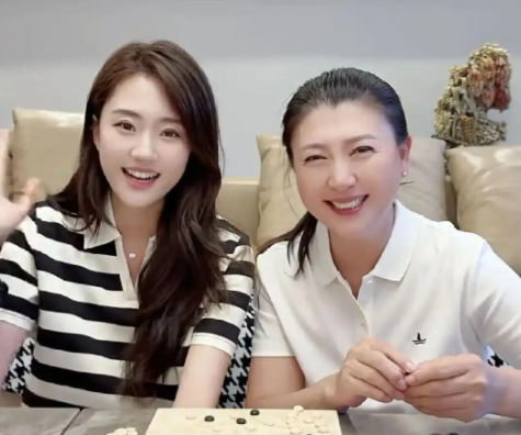 钱再多有什么用？闫学晶如今的现状，给所有53岁的女性提了个醒