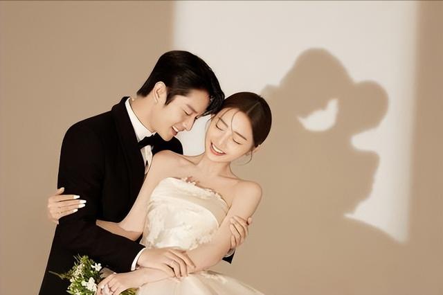 婚纱照成"素材包"贱卖，新人私密照遭泄露，平台审核去哪了