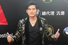 周杰伦唱功重回巅峰？墨尔本演唱原Key《枫》质量如何？硬核分析图片