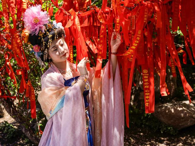 海棠花与汉服佳人的泰山之约