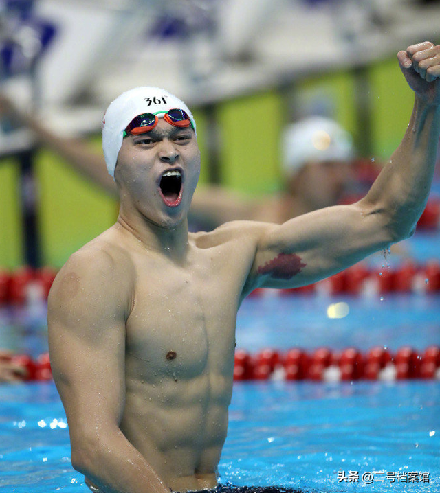 18岁张展硕夺冠破纪录不到24小时	，恶心和暖心的一幕都出现了