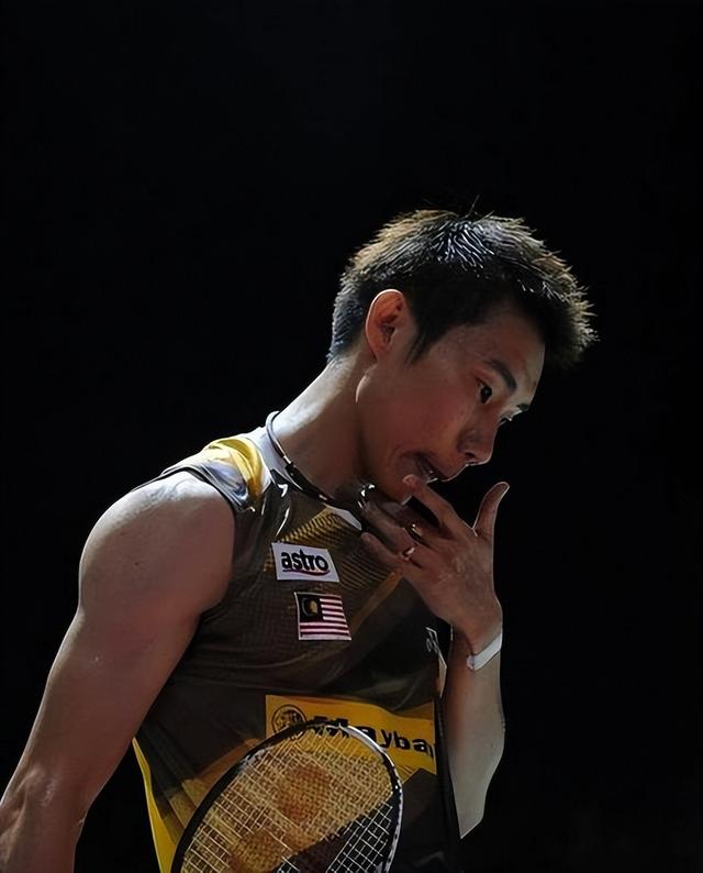 36岁羽坛名将李宗伟患癌喉咙全烂，花近1000万续命，如今怎样了？