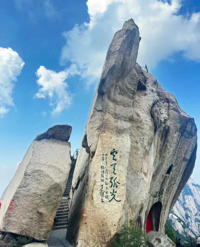 5个观景台+凌晨4点的日出：华山的险，藏着让人尖叫的光影密码