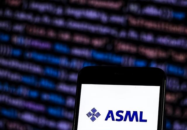 450台光刻机，2153亿元！ASML正式宣布，外媒：中国芯大势已去了