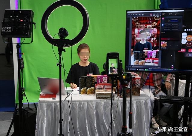 从互联网到AI时代，科技越发展	，普通人就越难赚到钱？