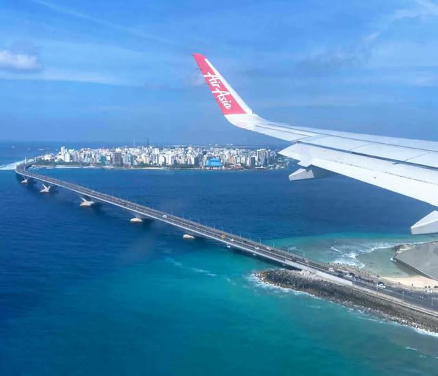 马尔代夫的马累岛又小又挤,海拔才一米,岛上楼房不高,民风保守