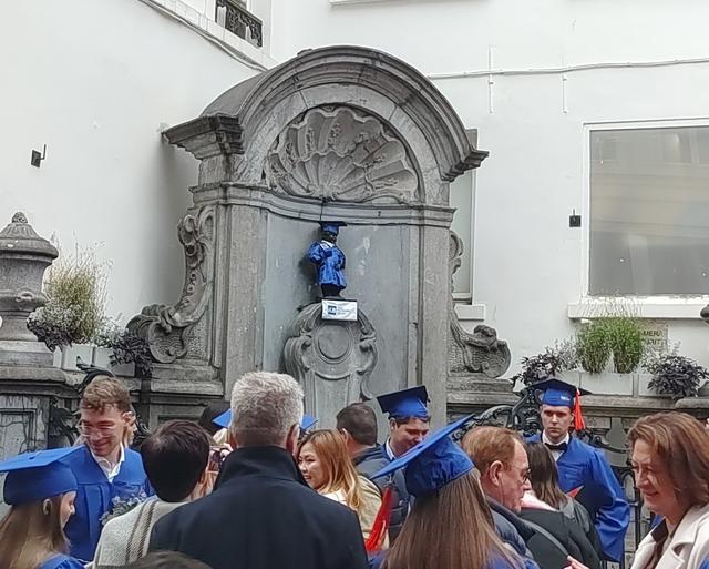 游布鲁塞尔，想起童第周