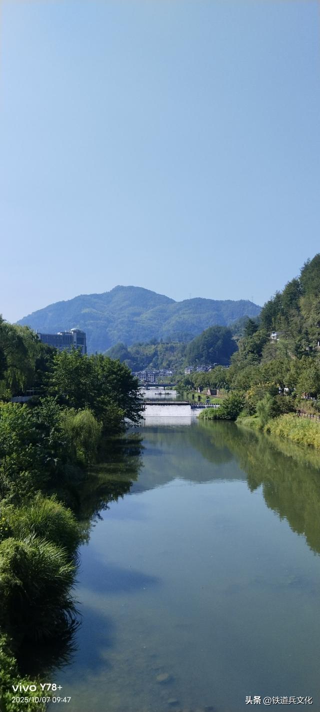 山路弯弯 作者：陈阿玲
