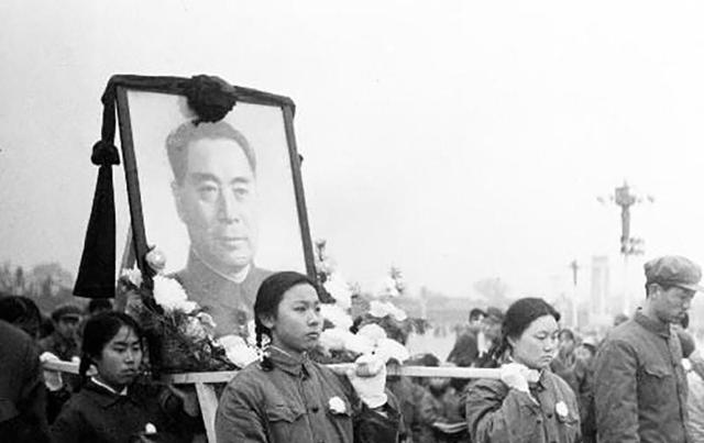 没葬入八宝山的七位大人物，个个都是伟大领袖！最后被安置何处？