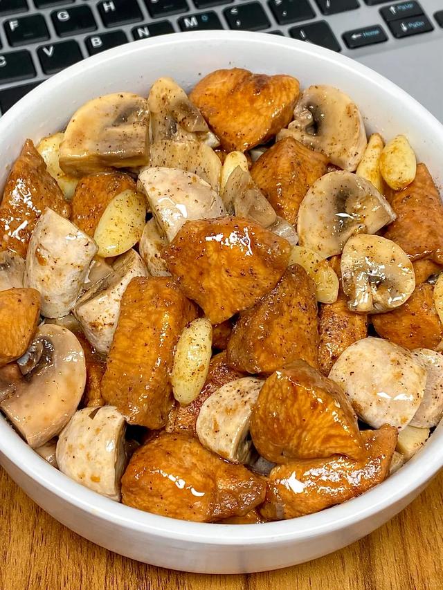 年纪越大越要管住嘴，少吃萝卜青菜，常吃5样	，强免疫走路如风