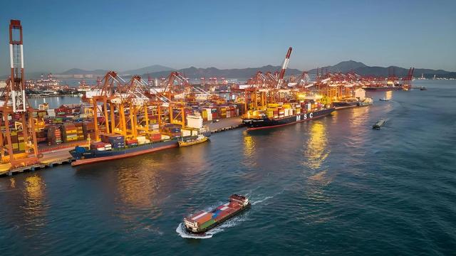 欧盟想要的稀土，中方给了，马克龙转身要求2选1，中方反将一军