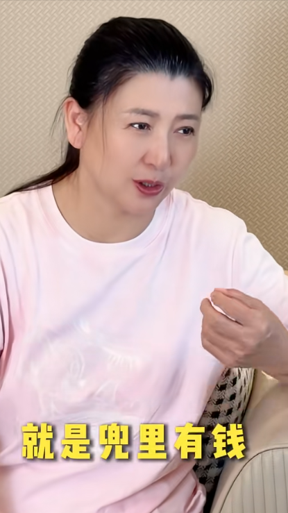 钱再多有什么用？53岁千万身家的闫学晶	，每天为32岁儿子操碎了心