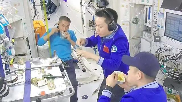 神州二十一直播“太空烧烤”！190种美食管够，宇宙级餐厅太硬核