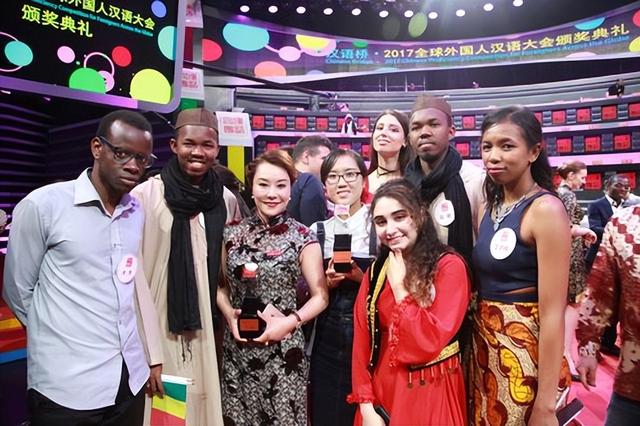 中国又一座城市被“占领”，十万外国人赖着不走，还想成家立业！