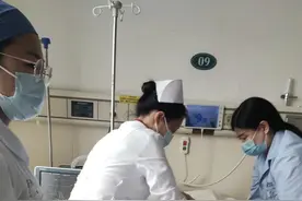 女护士处理男病人的隐私部位，会不会感到尴尬？27岁女护士告诉你图片