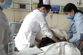 女护士处理男病人的隐私部位，会不会感到尴尬？27岁女护士告诉你图片