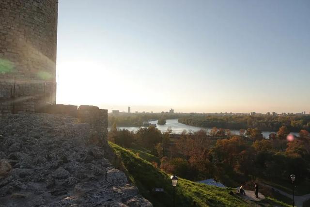 塞尔维亚，一座被轰炸过78天的城市的新生，贝尔格莱德一日游记