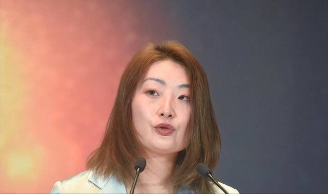 宗馥莉搞人事改革，辞职不是放权，竟是为新品娃小宗“铺路”