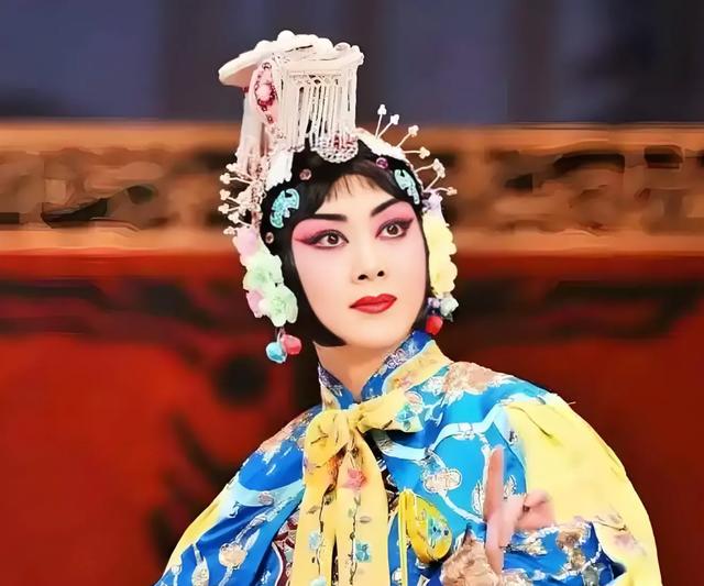 至今未婚未育，身边却有男人陪了近27年！59岁的她才是真人间清醒