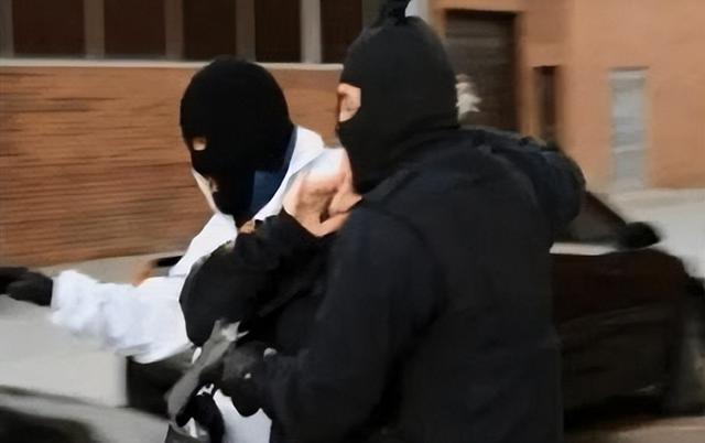 千亿身价又有何用？97岁的李嘉诚近况曝光无力回天，两儿子成心病