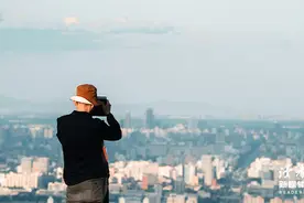 不要再称呼男人为帅哥了，称呼帅哥已经过时，现在流行这3种称呼！图片