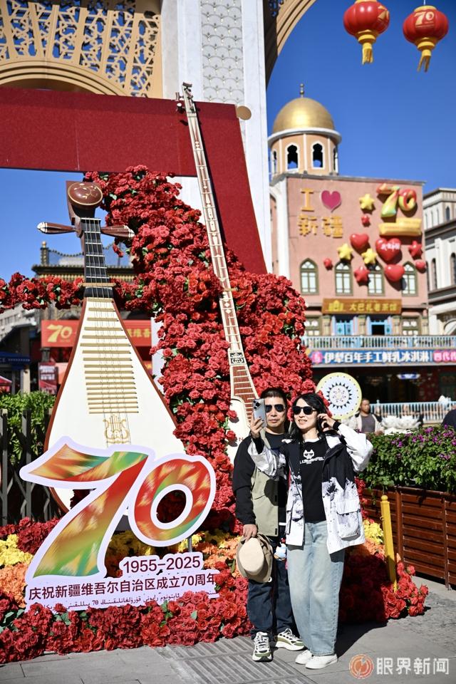 大巴扎盛装迎庆典，多彩画卷展新颜