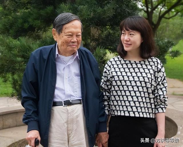 杨振宁家庭情况曝光：三个儿女无人继承物理学，与翁帆关系也很好