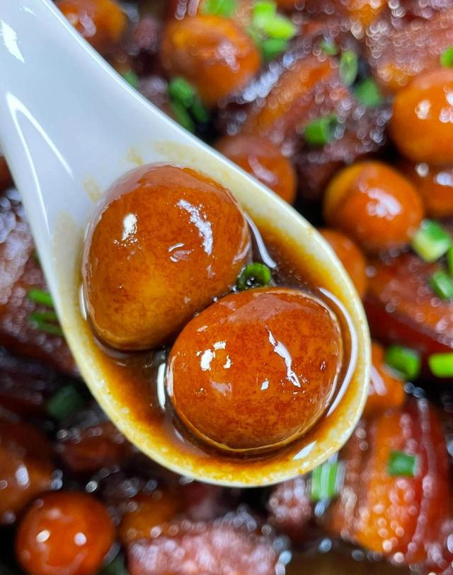 猪蹄这么做软糯入味解馋下饭，牙口不好的老人也吃得香，太过瘾了