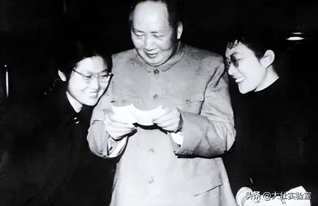 毛主席的机要秘书谢静宜有多美？长相甜美可爱，当过北京市委书记