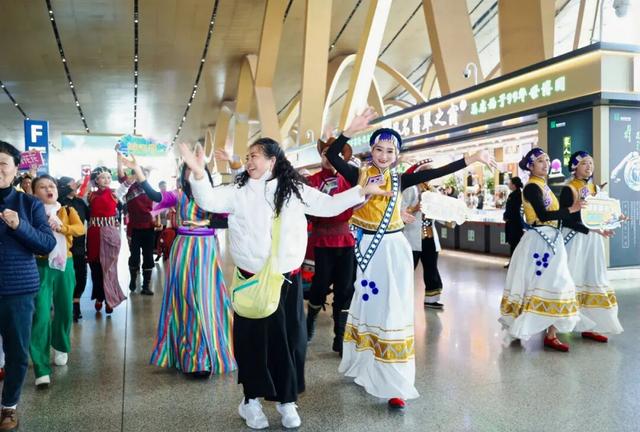 “怒江浪潮——文旅创意快闪”活动在昆明长水机场圆满落幕