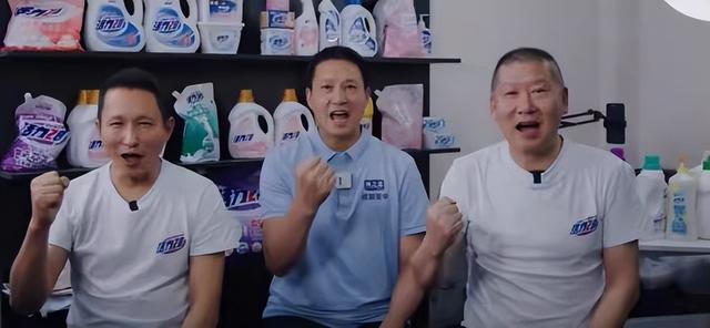 没有董宇辉的命，却得了董宇辉的“病”，顿顿终为年少轻狂买单