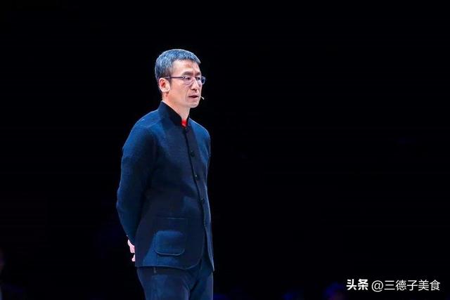 从"央视一哥"到跌落神坛，57岁白岩松的评论，再遭官媒和网友批评