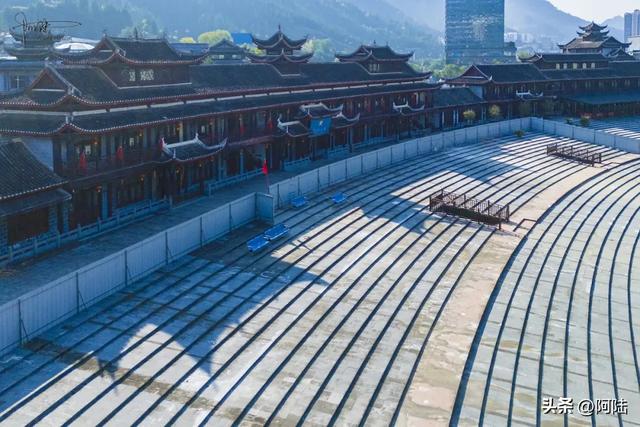 铜仁民族风情园近况比较尴尬,亲测罕有人至,游客还没工作人员多