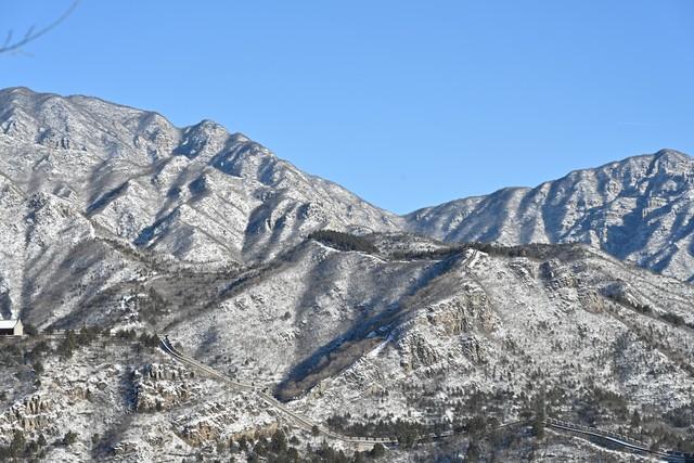 雪落八达岭：六百年长城換银装，冬雪与雄关撞了个满怀