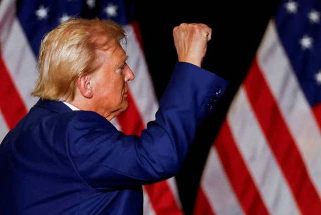 中美上桌谈判前	，特朗普通知中国，一个不变，白宫已踢走反华官员