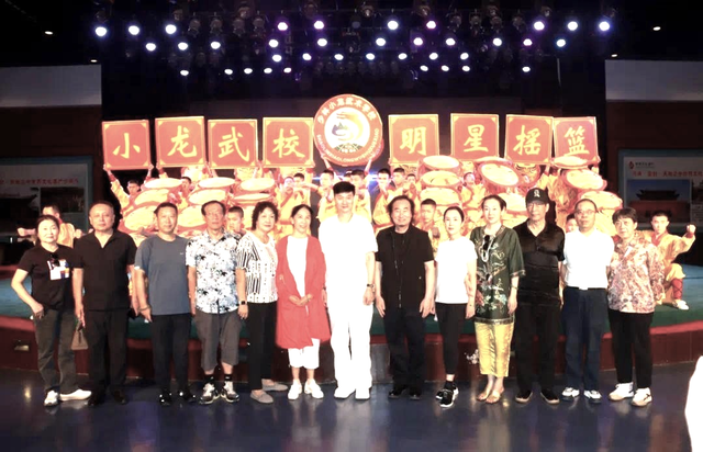 拔萝卜带泥！释永信被抓六天后，释小龙父亲出事，过往黑史全被扒