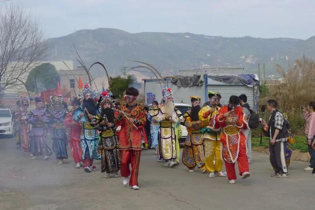 年轻人挤满福州看游神，有人连看五场，有人“求”离家近好工作