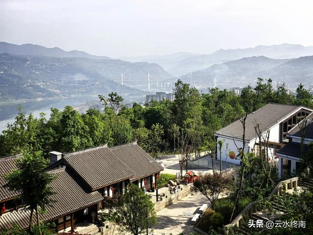 三峡边这样小城，爱了爱了：有独特美食烟火气，有万里长江第一梯