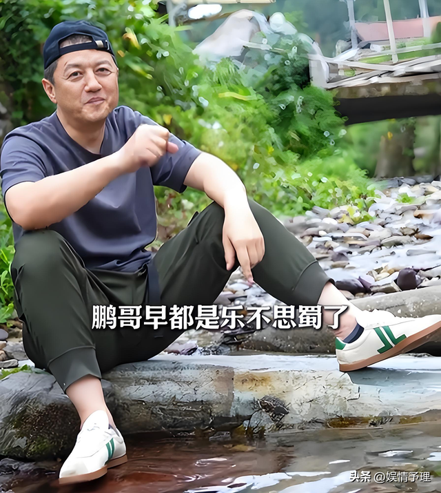 53岁李亚鹏现状：公司狂赚70亿，却住乡下吃野菜，小娇妻不离不弃