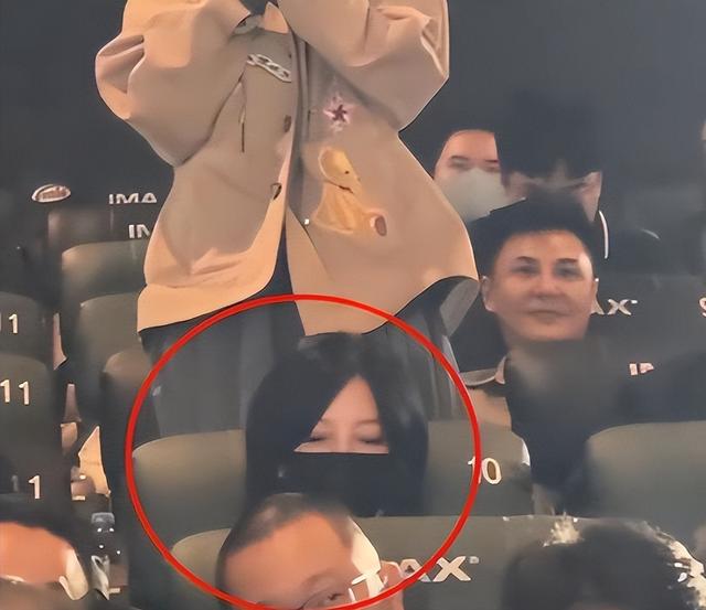 封杀四年，49岁赵薇突传消息，因胃癌去世传闻5个月前就真相大白